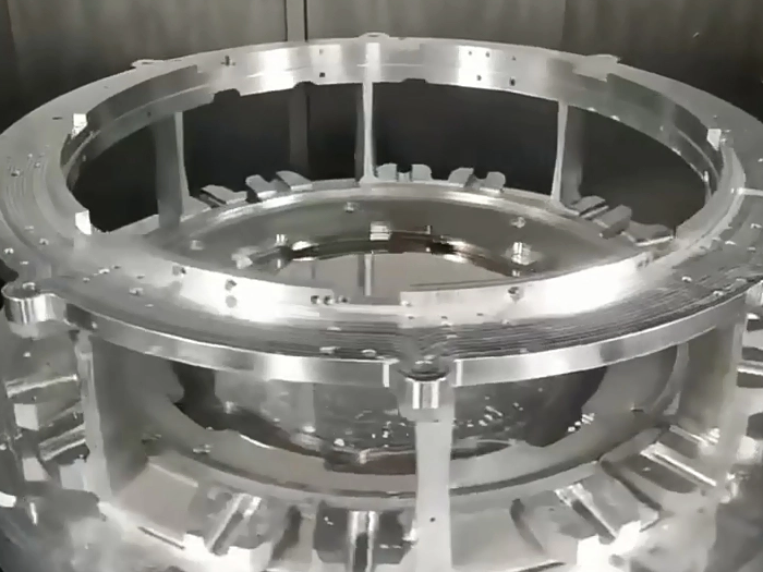 حصہ کی پیداوار میں CNC 5 ایکسس مشین مشینی کے فوائد